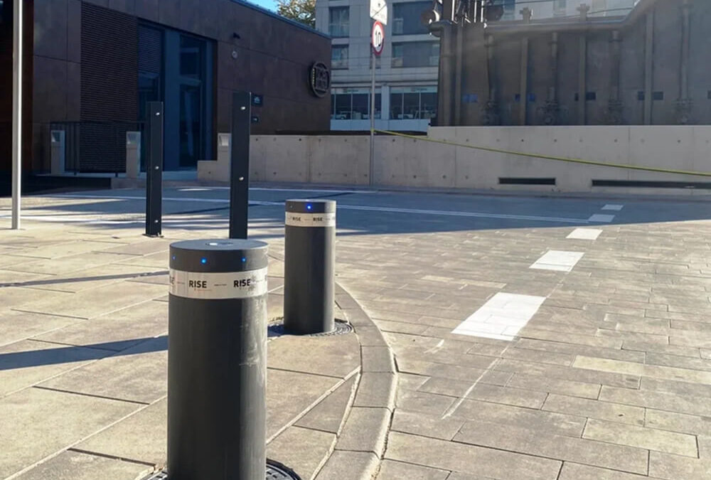 Blokady parkingowe – zasady ustawiania słupków parkingowych