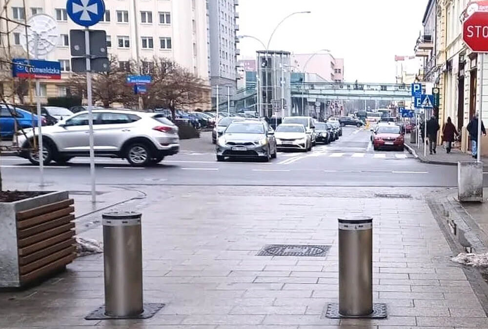 Jak wybrać słupki drogowe do pracy intensywnej?