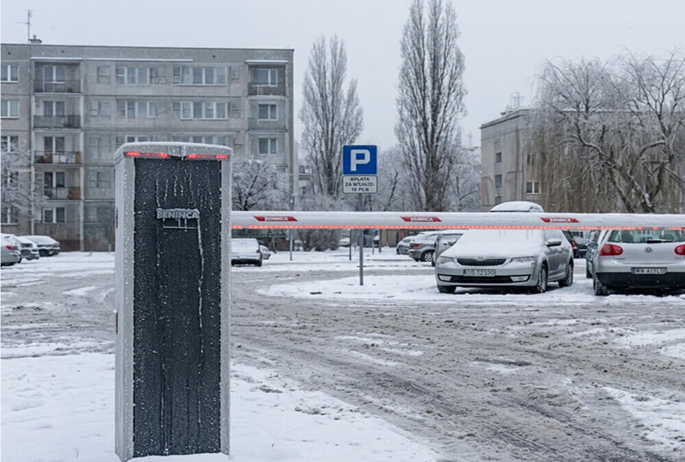 Szlabany parkingowe w ekstremalnych warunkach klimatycznych – dobór osprzętu i konserwacja
